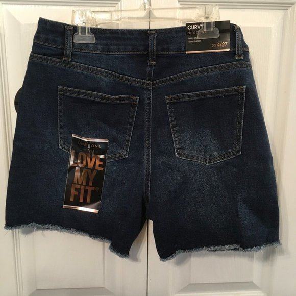 One 5 One Stretchy Curvy Denim Shorts - Picture 6 of 7